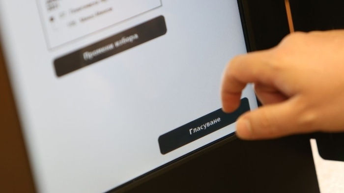 Машина за гласуване в Ихтиман даде дефект в началото на вота