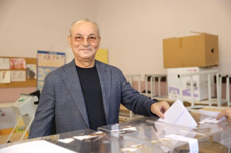 Ахмед Доган упражни правото си на глас