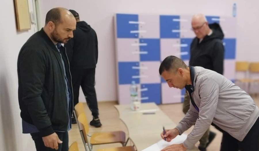 Изборният ден в Буковлък започна с напрежение и скандал