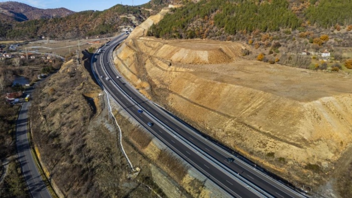 Скална маса се срути на магистрала „Струма“