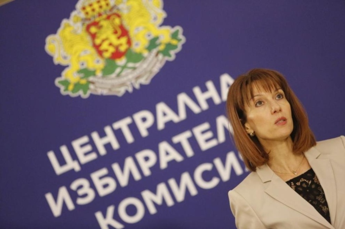 „Сигнали валят, но без покритие“: ЦИК отчита нормален ход на изборния ден