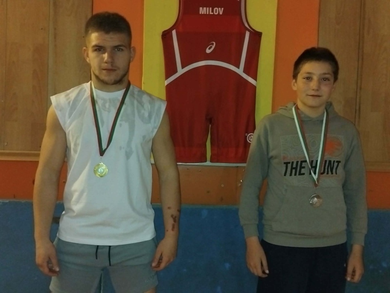 Гордост за Дупница! Николай Бонев стана шампион по борба  в Самоков, Марек Харизанов и Йордан Стоилов – с бронз