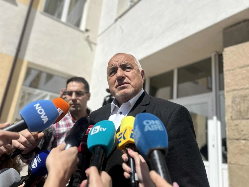 Бойко Борисов гласува: С никого няма да се коалираме!