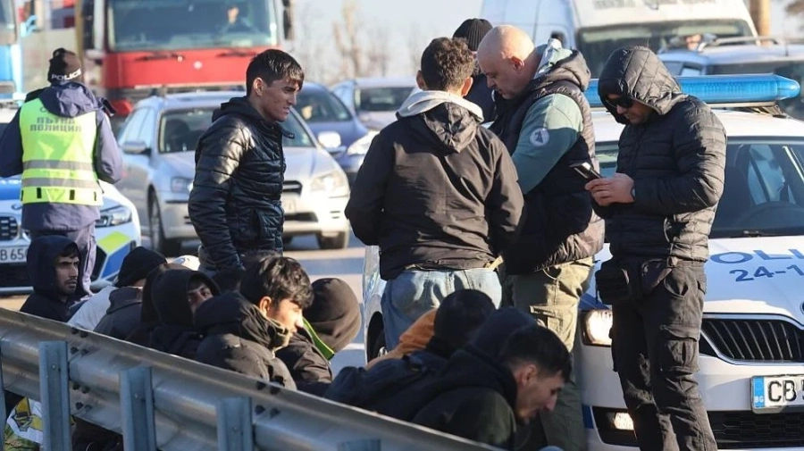 Гранични полицаи от Елхово са задържани и са с повдигнати обвинения за трафик на мигранти