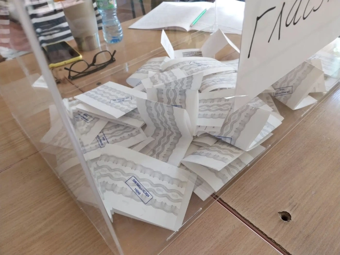 40 % избирателна активност отчитат в Бобов дол