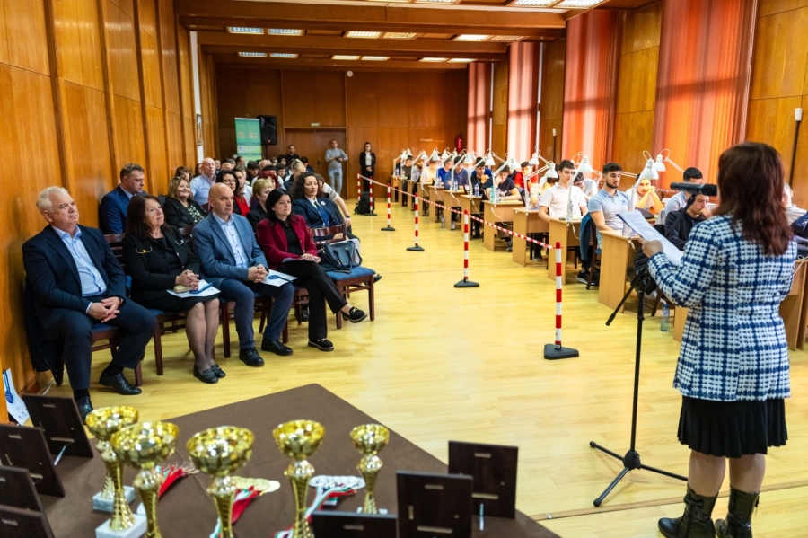 Банско събра елита на приложната електроника, домакините от ПГЕЕ с призови места