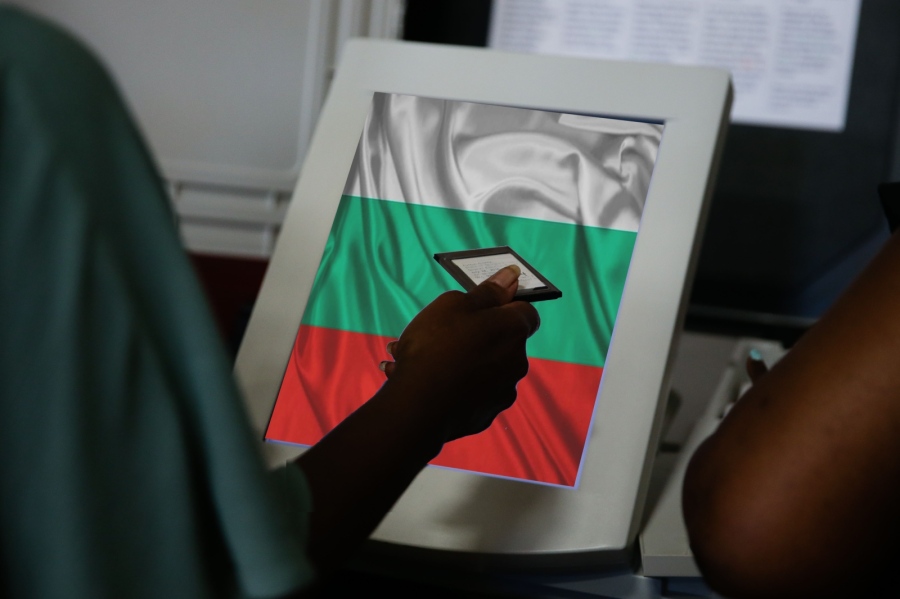 „Тренд“: ГЕРБ доминира при средната възраст, ПП-ДБ води при младите, Радев - обира и двете