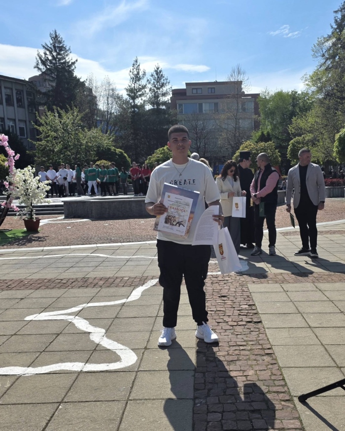 Владимир Владимиров от ПГ по транспорт спечели първа награда за есе в Дупница