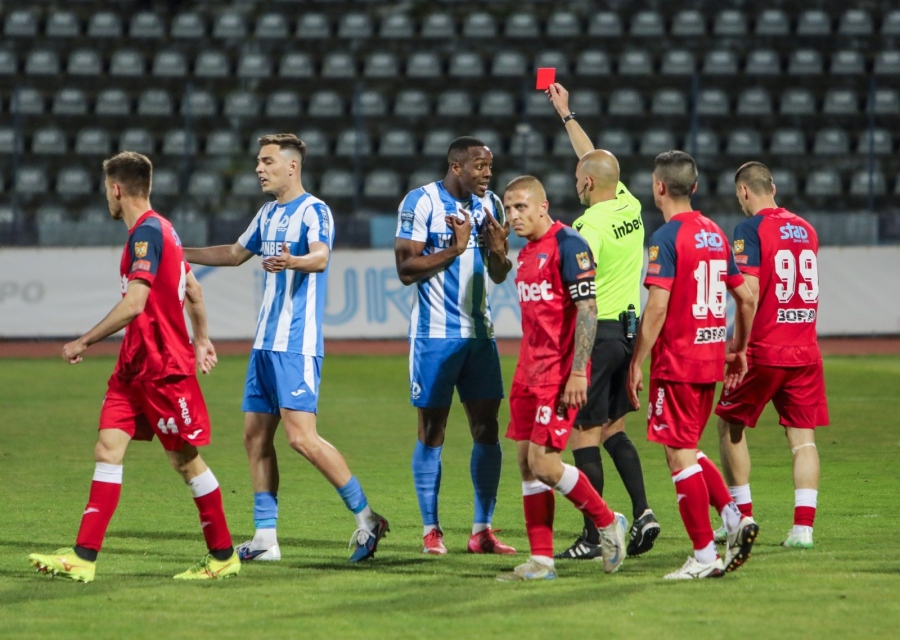 Факли, псувни, хвърлени предмети и слаба охрана  потопиха Дунав с 1994 евро глоби след мача с Марек