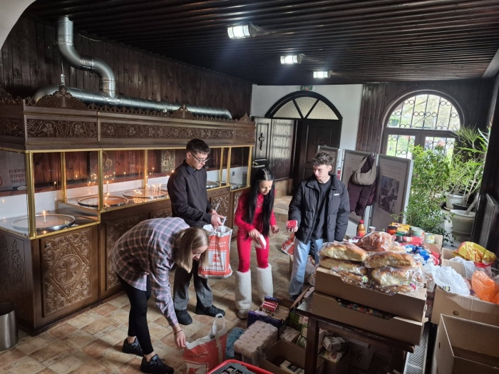 Добротата събра Кюстендил: храна и ваучери стигнаха до десетки нуждаещи се по празниците