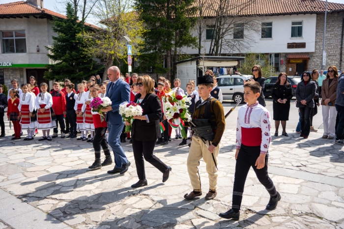 150 фиданки и уроци по родолюбие в чест на Априлското въстание в Банско