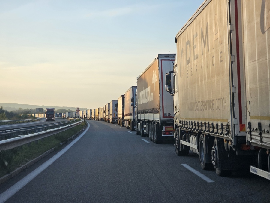 20-километрова колона от тирове преди ГКПП \