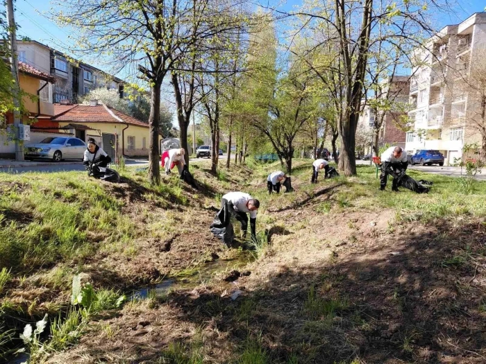 Над 1200 души почистиха Радомир в мащабна доброволческа акция