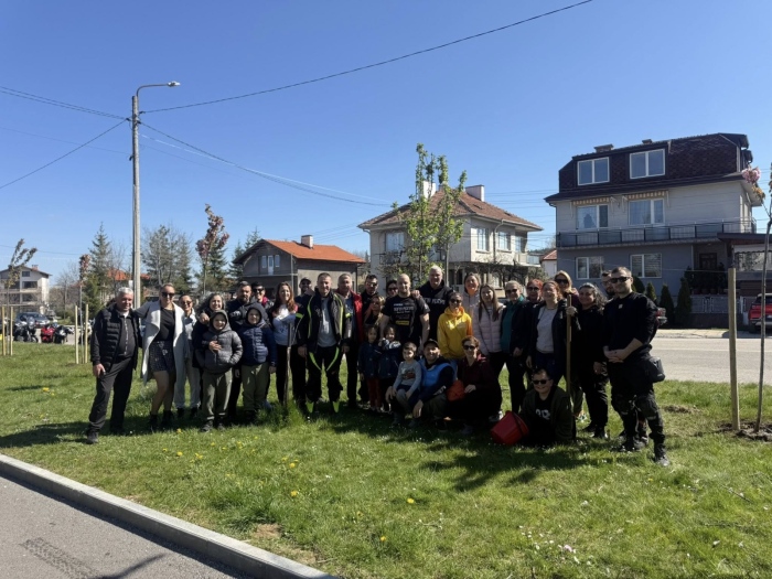 Засадиха над 60 дръвчета в Туристическата градина на Самоков