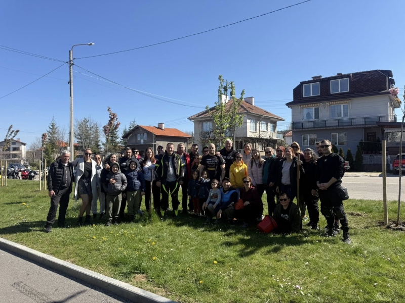 Засадиха над 60 дръвчета в Туристическата градина на Самоков