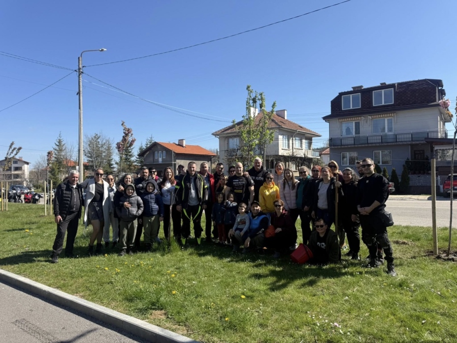 Засадиха над 60 дръвчета в Туристическата градина на Самоков