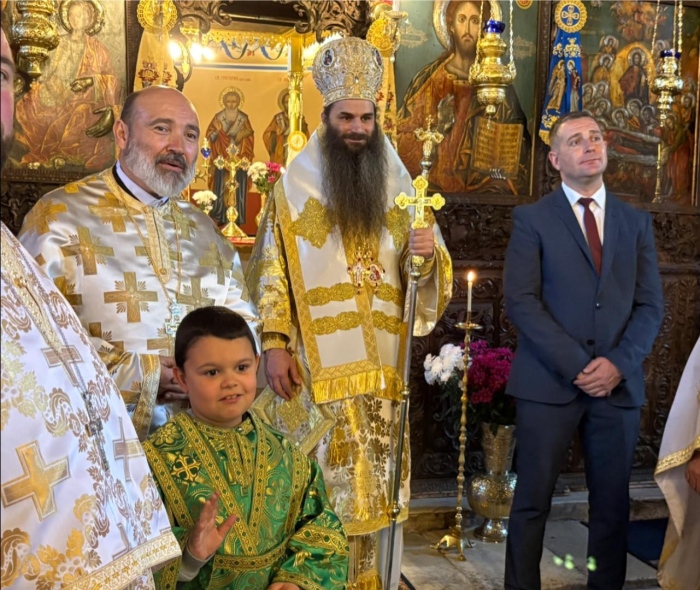 Епископ Йоан отпразнува рождения си ден сред вярващите в Самоков