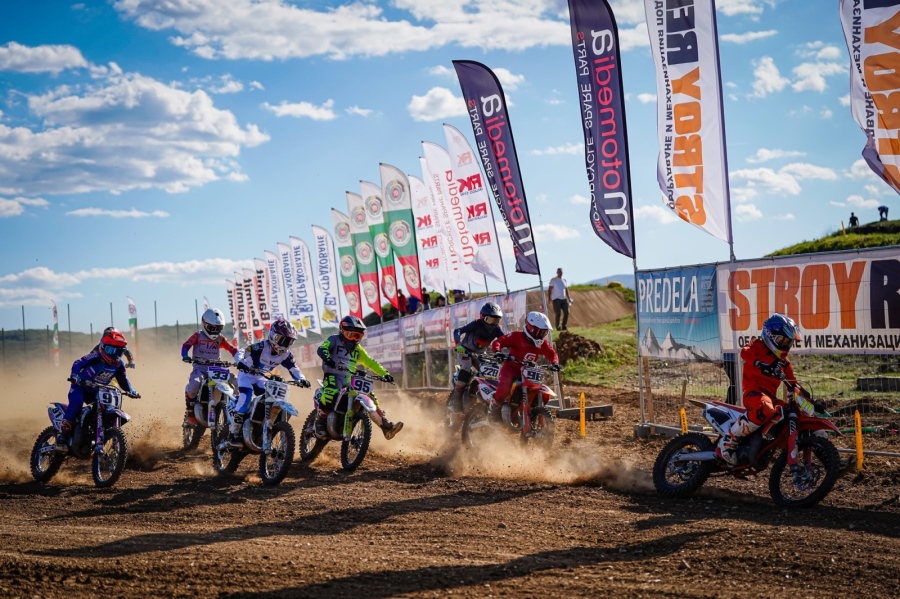 Зрелищен кръг от републиканското! Български пилоти доминираха на „Гран при Благоевград\