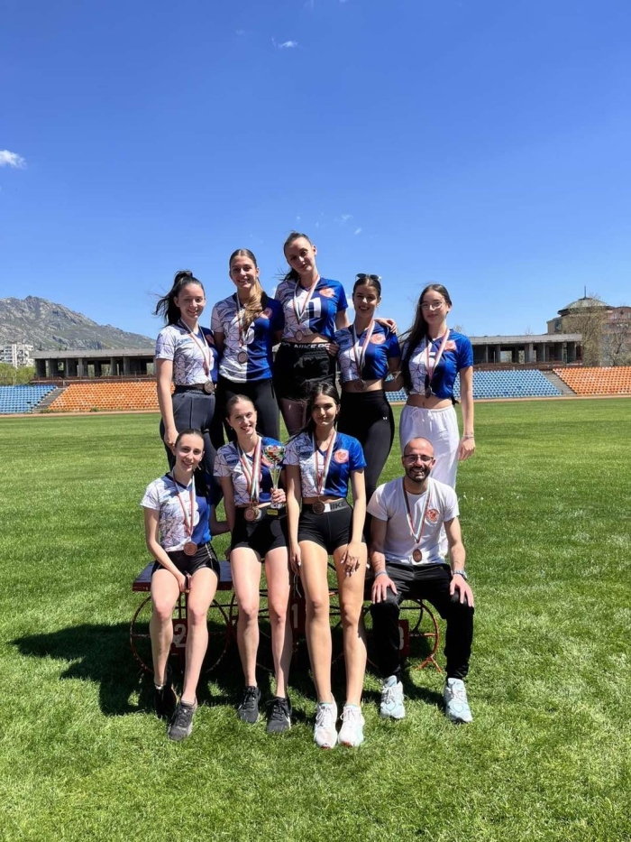 Лекоатлетките от ПМГ Кюстендил постигнаха трето място в България  