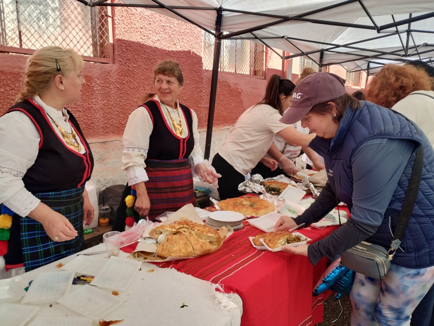 На празник в Жабокрът! 83 майстори и стотици гости превърнаха зелника в кулинарна сензация