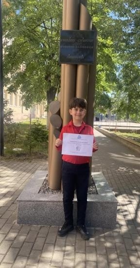 Талантът Нико Костев от Симитли покори състезания по математика и компютърни науки