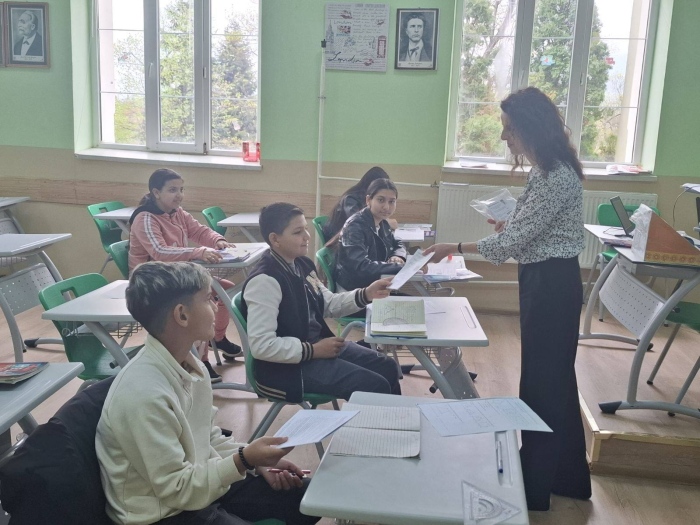 Разясниха на ученици в Долна баня рисковете от противообществени прояви