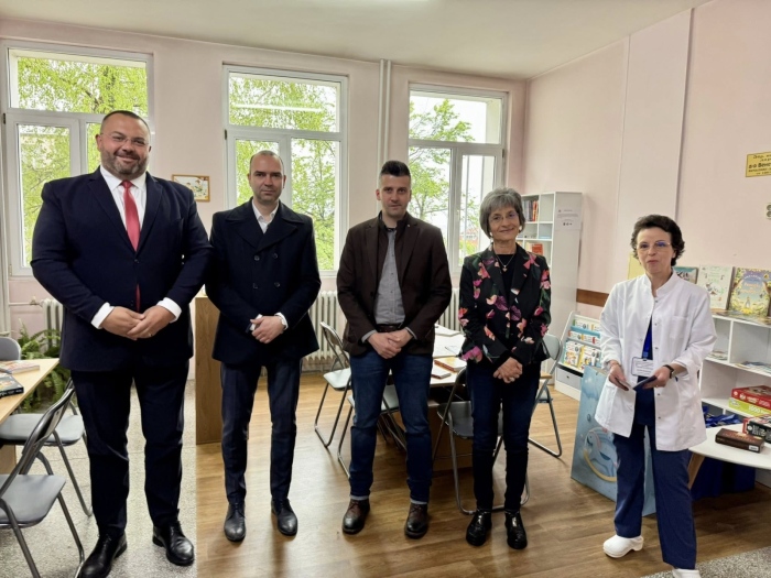 Откриха нов библиотечен кът с настолни игри за малките пациенти в кюстендилската болница