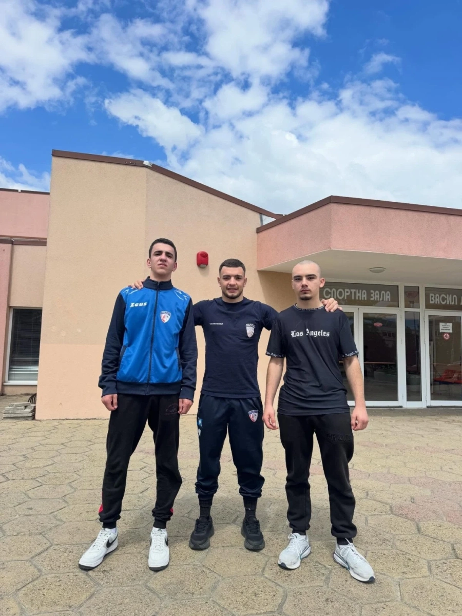 Борци на клуб „Марек“ с достойно представяне на шампионата в Сливен