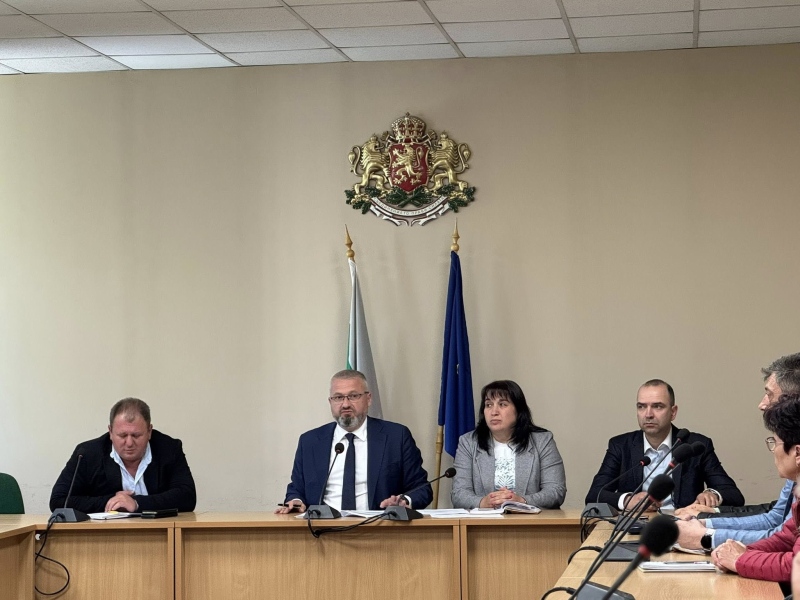  Обявиха бедствено положение в Кюстендил заради унищожените от сланите овошки 