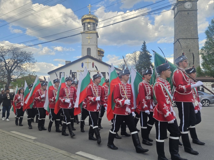 Гвардейци и духова музика откриха тържествата за 6 май в Добринище