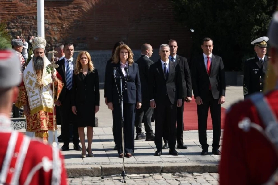 Президентът Йотова: Държавата трябва да изпълни своя дълг към армията