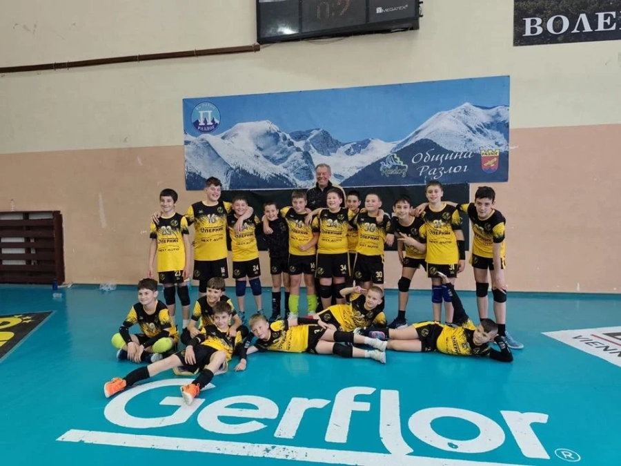 Волейболният Миньор Перник U13 продължава към финалите след сребро в Разлог