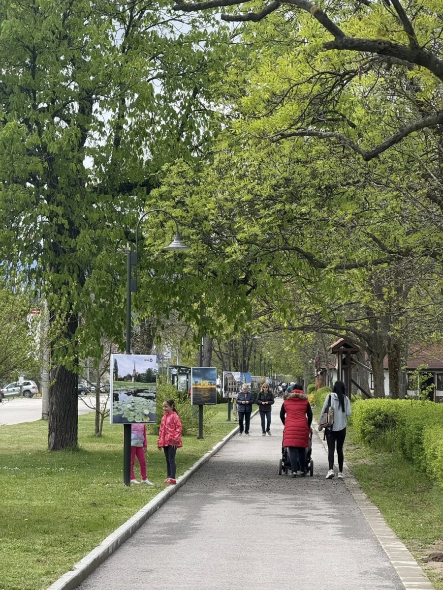 Европа оживя в снимки: алея в Самоков се превърна в открита фотоизложба