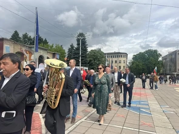 Кюстендил отбеляза 9 май с шествие, почит към героите и празник на Европа