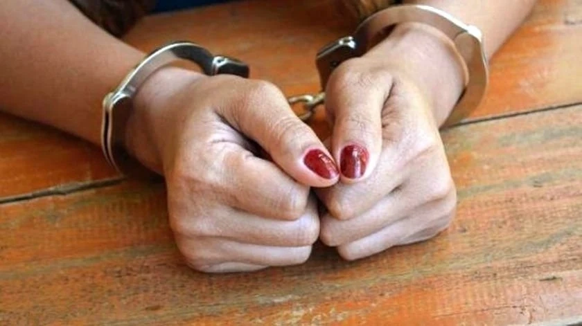 Изловиха 18-годишна за кражба от музикално студио в Благоевград, взела безжичен микрофон и дигитален мултимер