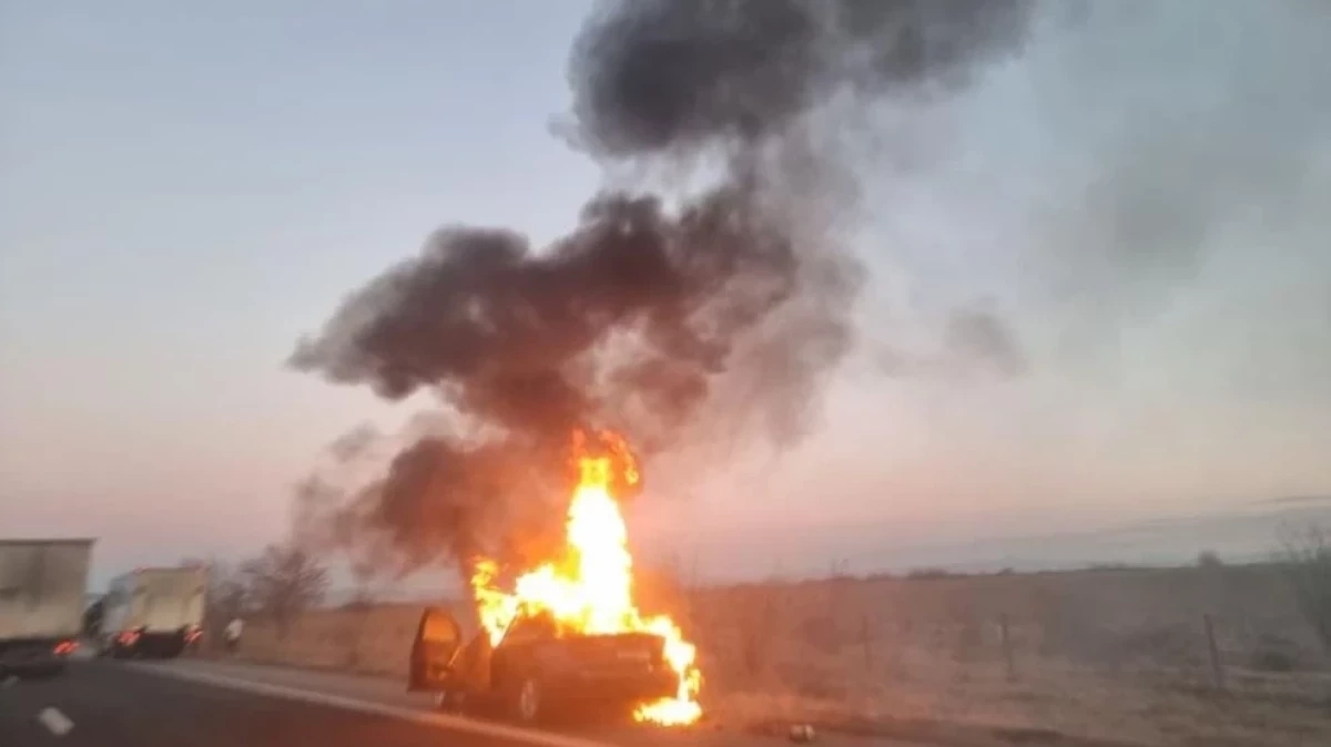 Кола се запали на АМ „Струма“ край Бучино, движението към Благоевград е блокирано