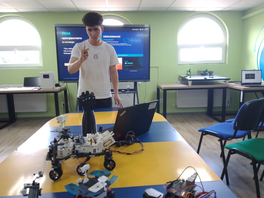 Нов STEM кабинет бе открит в ПГ „Христо Ботев“ в Дупница