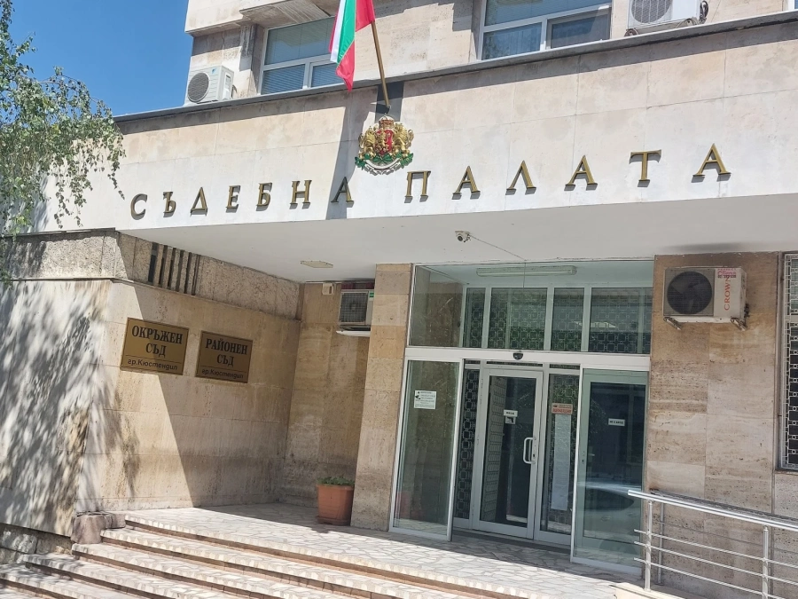 Постоянен арест за мъж, опитал да укрие 29 г амфетамин под дърво