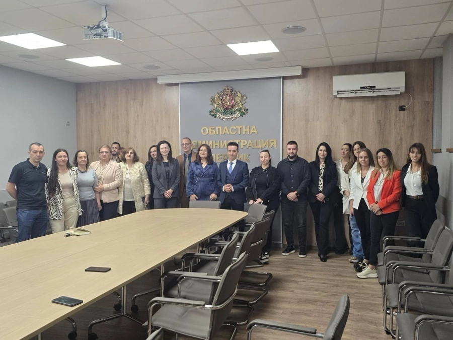 Новият областен управител на Перник Грета Колева прие поста от Георги Недев