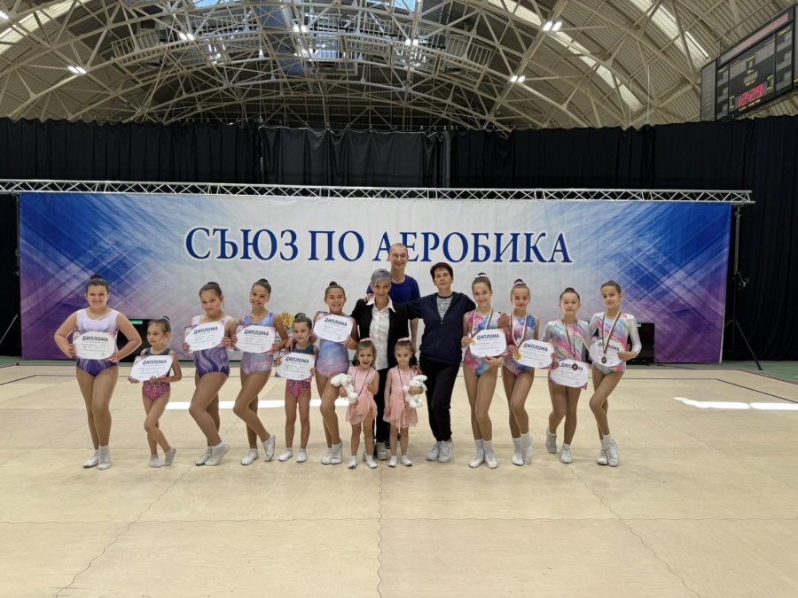 „Тонус” донесе успехи за Кюстендил в спортната аеробика,  5-годишните Адел и Симона с медали и подаръци