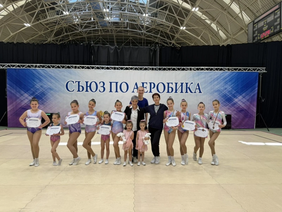 „Тонус” донесе успехи за Кюстендил в спортната аеробика, 5-годишните Адел и Симона с медали и подаръци