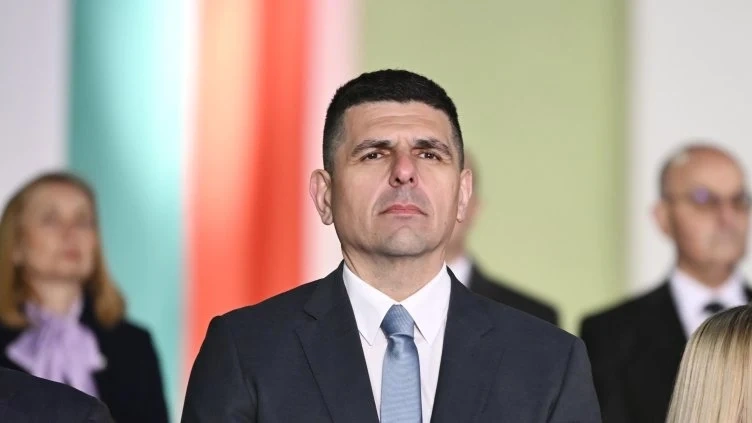 Доставчик ударил шамар на Ивайло Мирчев заради паркиране, има задържан?