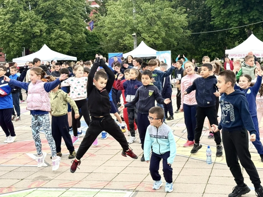 „Спортът е здраве!“ – Кюстендил събра десетки деца и младежи на голям спортен празник