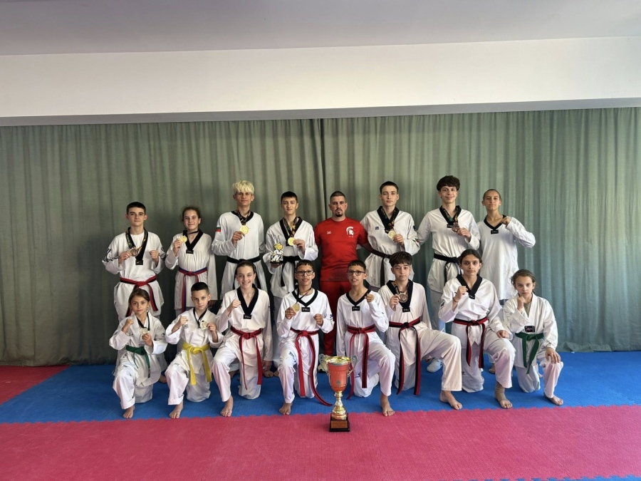 Дупнишкият „Гладиатор“ спечели 10 медала от „Asteriks Cup“ в Ниш