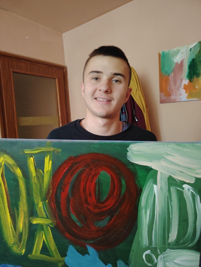 Сашко от Перник, който оцеля 9 дни в гората, с трета изложба в помощ на деца спортисти