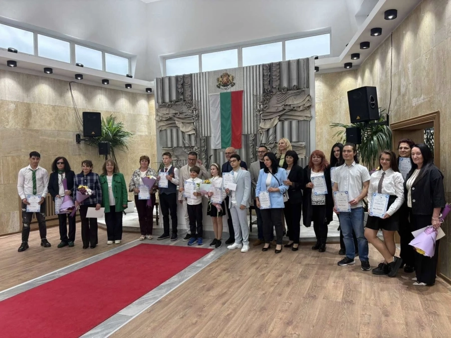 Ротари клуб Самоков отличи даровити деца с грамоти и стипендии