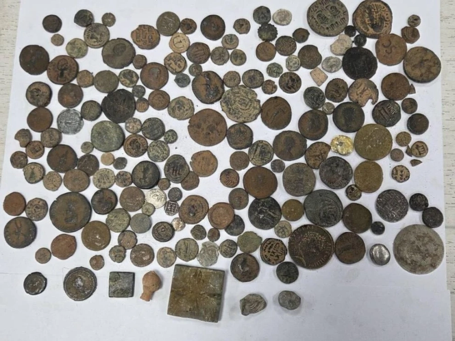 Задържаха над 4600 старинни монети и артефакти на „Капитан Андреево“