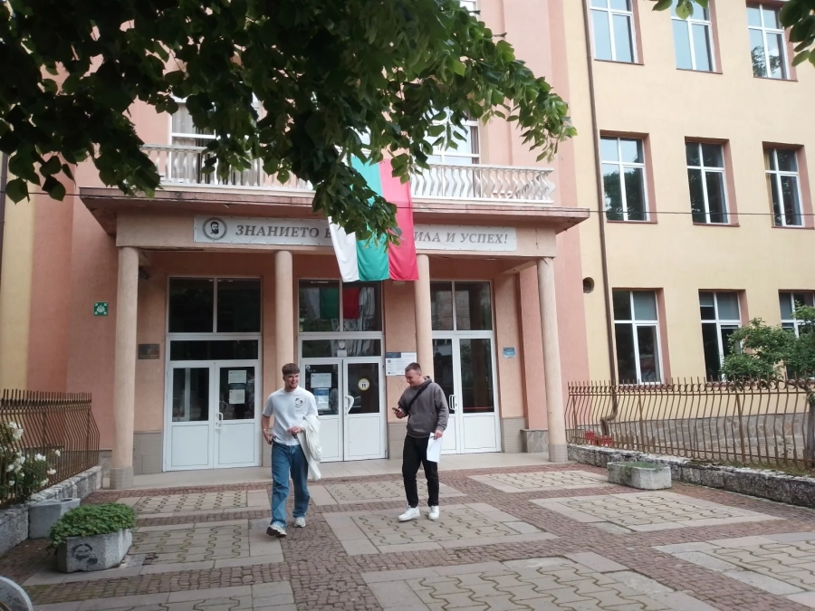 Анулираха работата на зрелостник от Спортното в Кюстендил: Есето за авторитетите писаха в Гимназията в Дупница
