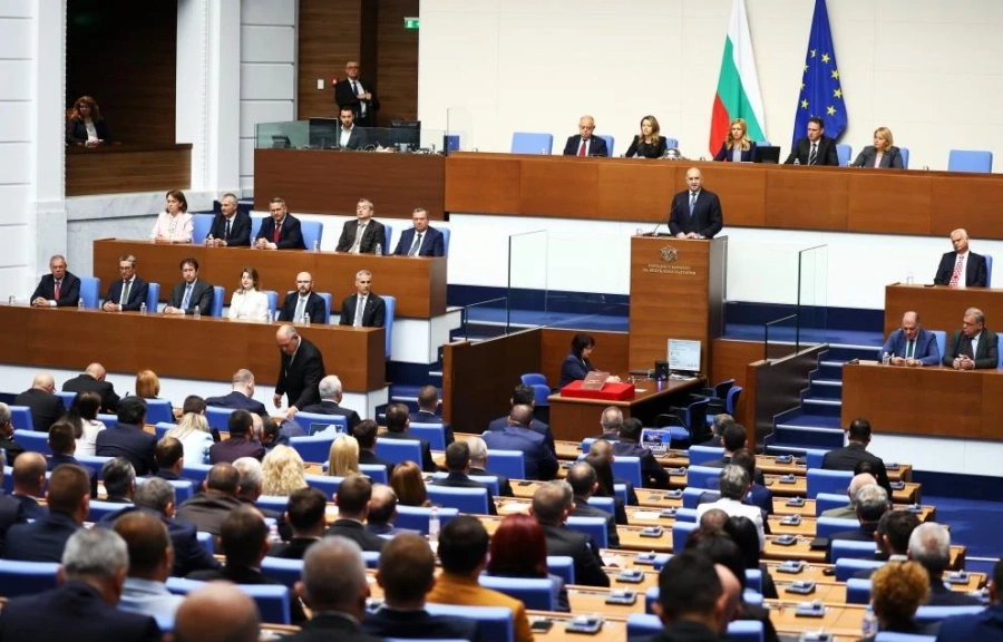 Радев ще участва в първия си парламентарен контрол като премиер