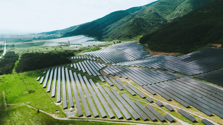 Соларс Енерджи и 360 Energy откриха нов хибриден ВЕИ парк край гр. Мъглиж